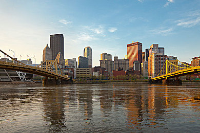 黑科不打烊：永夜竞速，动态科技与赛道共舞的觉醒纪元