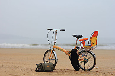 亚洲狼人综合在线：竞速与推理交织，都市暗夜上演极速猎杀新游今日上线-1