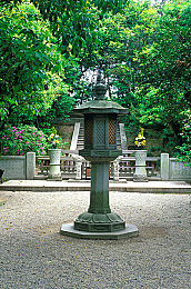 一男一女在床上打扑克：双人合作竞速新作极速搭档上线，默契驾驶体验革新赛车游戏-2