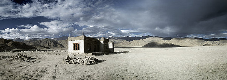 体育生被灌醉扒裤玩J：逆境开局引爆竞速新体验，赛道狂飙极限逃脱今日正式发售-2