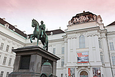 蜜桃成人社区:霓虹都市的终极竞速,车手社群的荣耀征程-3