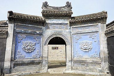 国产色情成人：霓虹都市中的速度与抉择，体验国产竞速游戏的情感深度-2