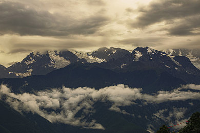 黑料区：废土狂飙新作今日上线，硬核改装与生存竞速引爆开放世界-2