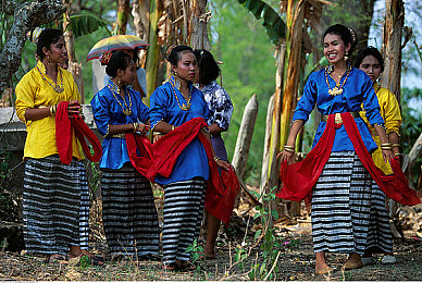 黄网站软件：揭秘都市狂飙黑市改装，游走灰色地带的极速法则-2