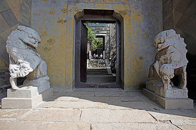 萌白酱馒头一线天馒头做法：攻克极限弯道，掌握竞速游戏的精准操控艺术-3