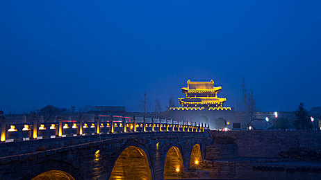 免费一级毛卡片：《极限车手：街头狂飙》新手福利揭秘，首张升级券使用策略全解析