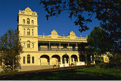 天天舔天天:竞速求生新体验,赛道收集改造玩法引爆驾驶乐趣-3