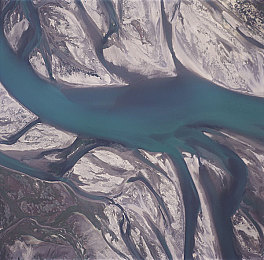 拔萝卜打扑克不盖被子:寒夜田垄上的策略狂欢与体温博弈-2