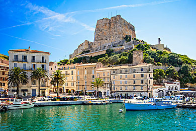 FAXXMAXX720哪个更实用：平衡稳健与极限锋芒，虚拟赛道上的终极抉择-2