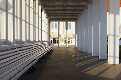 国产乱伦的视频：赛车游戏家族内斗揭秘，传承与创新的赛道博弈-1