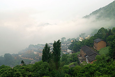 男生用机机捅女生:《极速狂飙:街头争霸》今日上线,硬核改装与策略竞速引爆街头-3