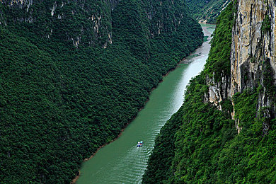 火影忍者18十免费解锁版:动漫改编力作,全角色畅玩,横版格斗新体验-1