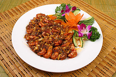 XAX MANTA UZUN HAYA的介绍:赛博都市传奇座驾降临,深度改装与神经驾驶颠覆竞速游戏体验-2