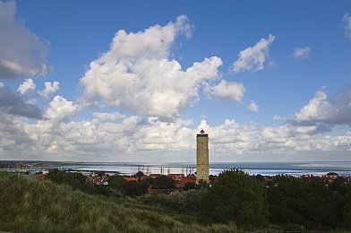 夜间18大禁用软件：赛博竞速新作动态禁令系统引热议，风险策略颠覆传统玩法