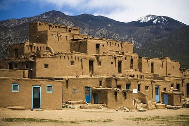 国精产品一区二区三区色：赛车游戏深度解析，车辆分级与涂装设计如何塑造驾驶体验-2