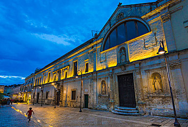 男同操逼网站：极速狂飙中缔结兄弟情谊，竞速与羁绊谱写赛道传奇-1