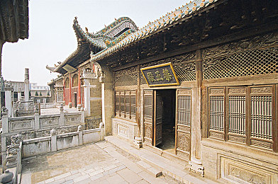 黄片软站：光轨密令，幻影都市中的极速解码竞逐-1