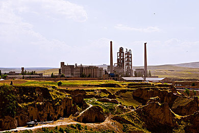 18色情网站：重卡与超跑，极速狂飙之路-3