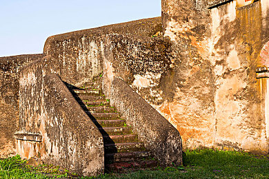男生桶女生下面app：极速狂飙街头对决，全新性别挑战赛弯道战术全解析