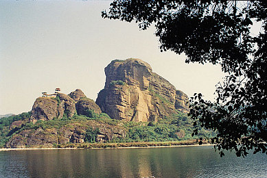 欧美bbbbb：轰鸣巨兽与地平线共舞的狂飙诗篇