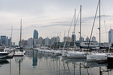 vivo版黄色软件：霓虹飞驰极限街头今日上线，称霸赛道必备改装攻略全解析