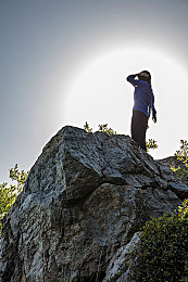 黄色软件大全2023免费下载：极速幻影，霓虹街道的终极竞速对决