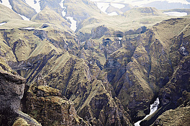 香蕉插进水蜜桃：果核喷射，极速穿梭于缤纷乐园