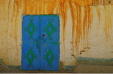 五月天欧美色：摇滚巨星驾驶之旅，定制座驾穿越北美大陆