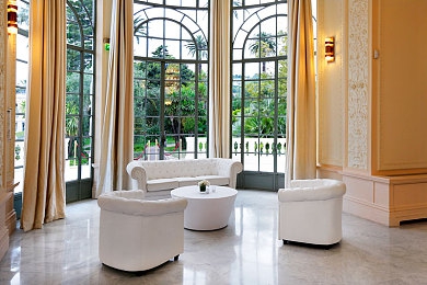 成人黄色APP下载：霓虹城狂飙，深度改装与街头竞速的赛博迷幻之旅