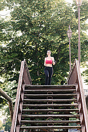 好色先:视觉调色盘,赛道上的心理博弈艺术-1