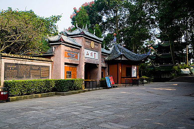 亚洲妓女湿润毛毛茸茸：霓虹幕下，极速心途，暖光伴归程-1