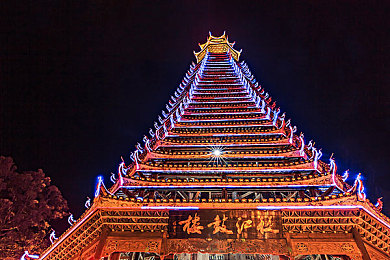 kTV男鸭18Gay1069:霓虹暗影,午夜车库与虚拟时间的街头竞速秘闻-2