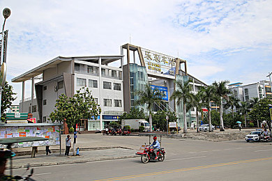 自由西元和俄西元有啥不同：废土驰骋，双生铁骑的生存哲学博弈-1