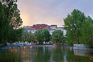 男生女人在床的app:极速心跳,双人共舞,狭小驾驶舱内的灵魂同步协奏曲-2