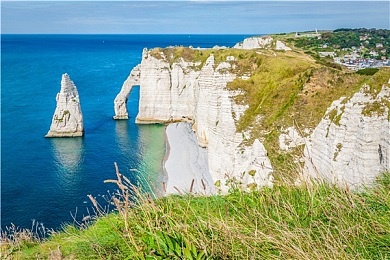 国产传媒a：当赛车轰鸣遇上媒体帝国，你的跨界商业传奇就此启程-1