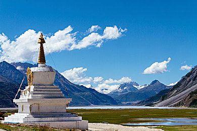 国精产品一区一区三区四区绯色：极速赛道竞逐艺术，征服风格地带驾驭专属超跑