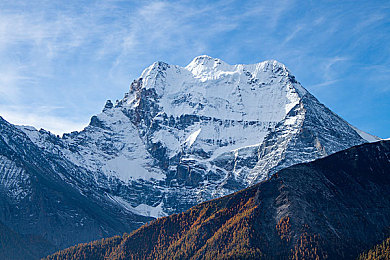 真实国产乱子伦毛片：家族内斗与引擎轰鸣，国产汽车商战游戏今日正式发售-2