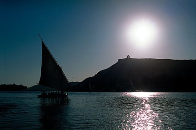 九九亚洲:霓虹山道,极速穿梭的东方都市狂想曲-1