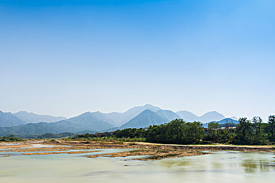 男生日女生软件：竞速新作颠覆传统，双身份玩法引爆赛车游戏革命