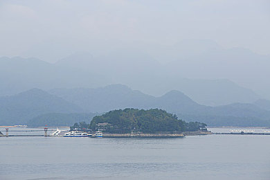 十八大禁黄软件：净化飞驰，数据都市的极速救赎之旅