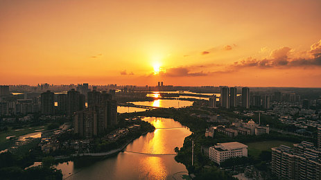 黄色.3.3.3.：硬核赛车新作今日上线，三重节奏氮气系统颠覆竞速体验