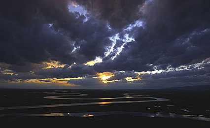 AV美脚：极致操控邂逅赛博霓虹，定制悬挂谱写竞速新美学-3