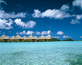 juliaann与小伙子内射：极速狂飙街头争霸，氮气加速系统引爆策略竞速热潮-2