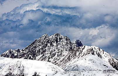 狼人访问紧急通知最新版下载安装:暗夜引擎,月下追猎与生存竞速之歌-2