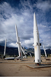 色欲av蜜桃:霓虹都市竞速新作发布,赛博朋克飙车体验全面解析-3