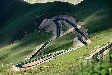 密桃网：竞速与社交交织，全新赛车游戏颠覆传统驾驶体验