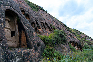 国产精品麻豆视频：《极速幻境》正式发售，以电影级画质与硬核物理重塑国产赛车游戏标杆-2