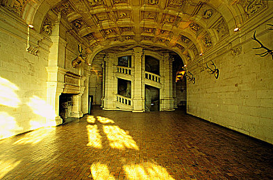 男女打扑克不盖被子:暗月之下,心牌全开,策略博弈的赤裸艺术-2