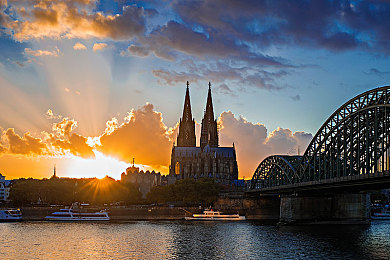 三上三上悠亚三级片：硬核赛车新作今日上线，三重试炼挑战你的驾驶极限-2