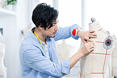 91果冻传媒天美传媒：极速霓虹，双线征途，竞速与传媒帝国的交织崛起